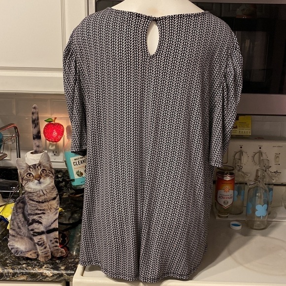 Z womens Adrianna Papell stretch short sleeve plus size top 3X. Nice - Picture 3 of 5